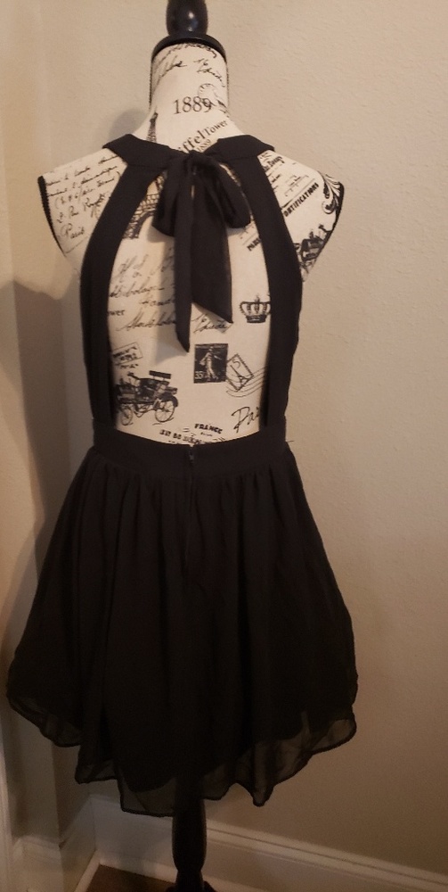 Dress - Picture 2 of 4